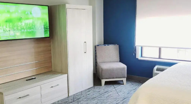 Люкс Отель Holiday Inn Express & Suites Lexington