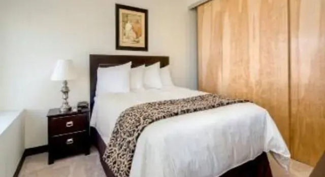 Pinhook Flats by ExecuStay (EXEC-MW.PINHOOK102), Prenota Hotel Omaha 