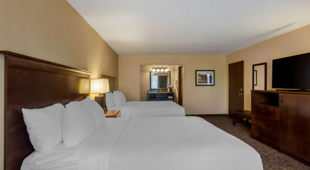 Четырёхместный номер Standard Best Western Inn of the Ozarks