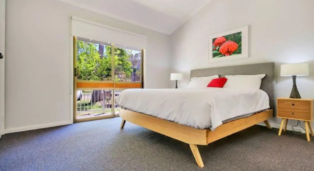 3 Minute Walk to Collingwood Beach Pet Friendly and Stylish