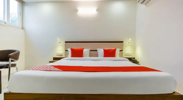 Oyo 46208 Hotel Park Land, Забронировать Отель Зиракпур штат Харьяна