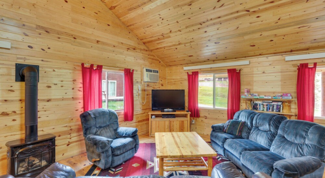 Deadwood Cabin w/ Foosball Table, Near Sanford Lab, Забронировать Дом для отпуска Дедвуд Black Hills National Forest