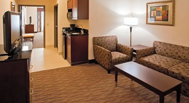 Четырёхместный люкс Holiday Inn Express & Suites Austin South-Buda by IHG