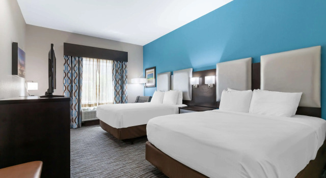 Четырёхместный номер Standard Best Western Plus Pleasanton Hotel