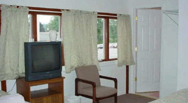 Четырёхместный номер Standard Valley Lodge Motel