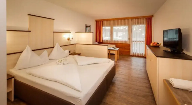 Hotel Sonneck, Book Hotel Hotels in Kaiserwinkl with a Pool, Swimming Pool