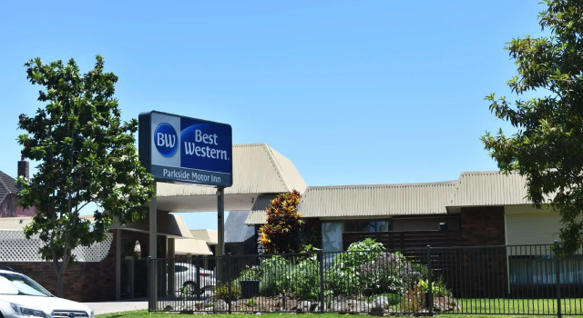 Кровать в общем номере Best Western Parkside Motor Inn