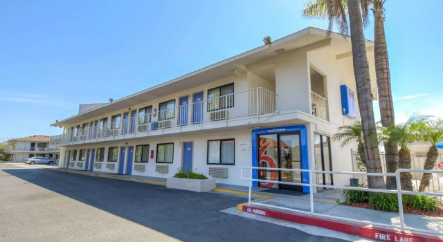 Motel 6-San Ysidro, CA - San Diego - Border, Забронировать Мотель Мотели Сан-Исидро, Мотель