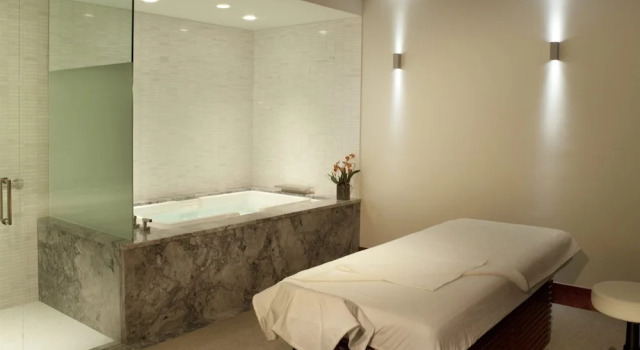 Platinum Vail Solaris 2 Bedroom Vacation Rental Set At The Base Of The Mountain Just Steps From The Gondola, Забронировать Апартаменты/квартира СПА-отели Вейл, SPA-услуги