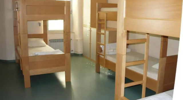 Кровать в общем номере HI Hostel Rijeka