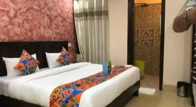 Номер Standard Hotel J S Regency