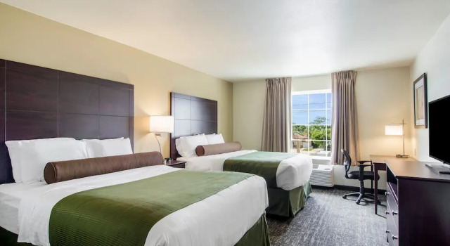 Четырёхместная студия Cobblestone Hotel & Suites - Torrington