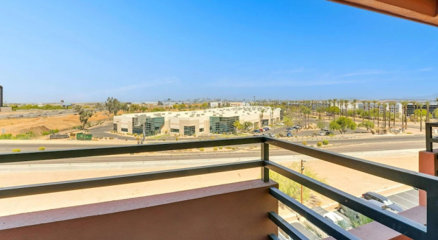 Четырёхместный номер Standard с балконом Drury Inn & Suites Phoenix Airport