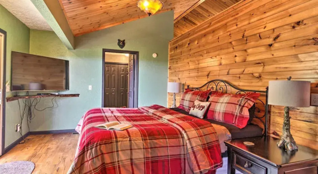 Sevierville Overlook Cabin: 9 Miles to Gatlinburg!