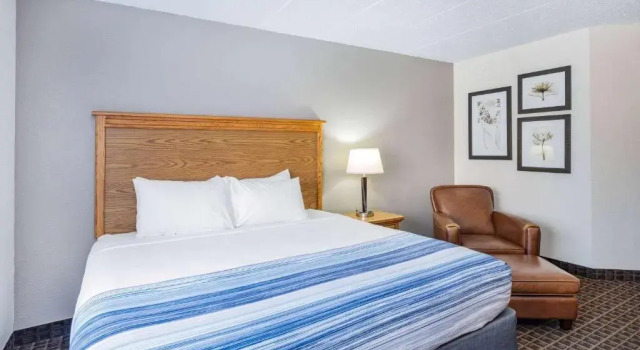 Номер Standard AmericInn by Wyndham Aberdeen Event Center
