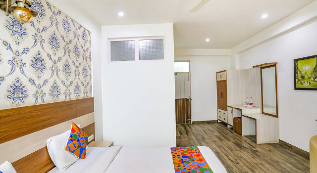 Номер Deluxe FabHotel Aravali Suites - DLF Phase 3