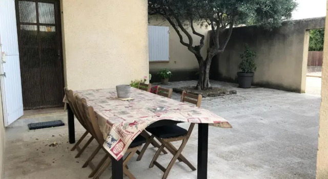 Коттедж Villa dans le LUBERON à 2 km de LOURMARIN