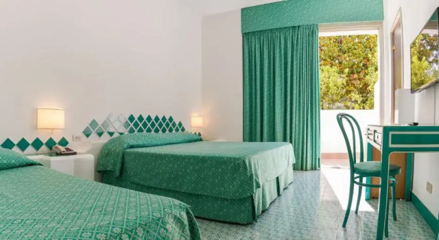 Трёхместный номер Standard Hotel Torre Oliva
