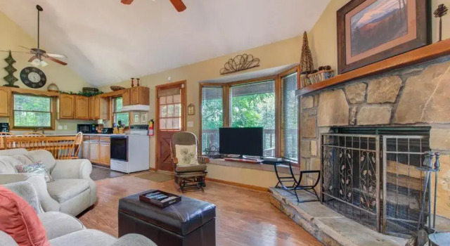 Between Here & There, 3 Bedrooms, Sleeps 6, Views, Hot Tub