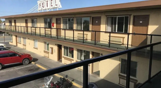 Aircrest Motel