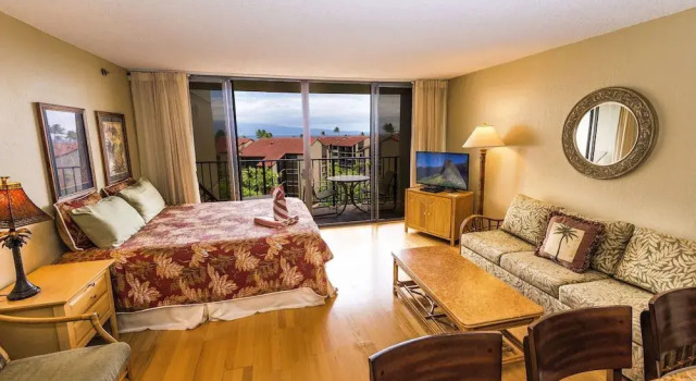 Kaanapali Shores Studio 642 Studio Bedroom Condo by RedAwning
