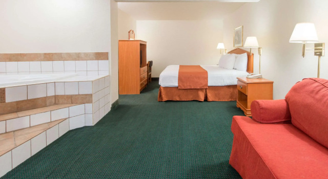 Days Inn by Wyndham St. Louis North, Prenota Hotel Hotel a Hazelwood con piscina, Piscina