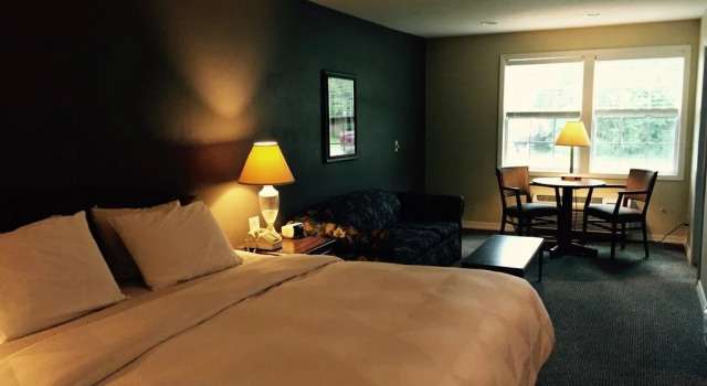 Beach Harbor Resort, Забронировать Курортный отель Стерджен-Бей Door County
