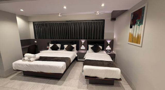 Номер Deluxe Hotel Kurla Suites