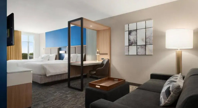 Четырёхместный люкс с видом на город SpringHill Suites by Marriott Milwaukee West/Wauwatosa