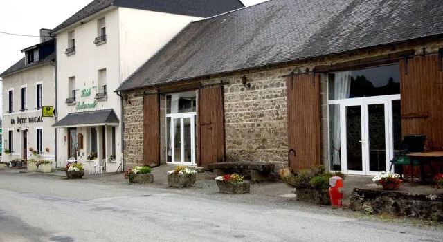 Hôtel Au Petit Breuil, Rezerwuj Hotel La Courtine 