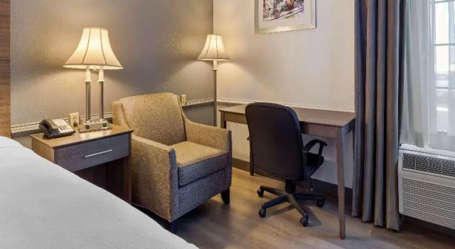 Четырёхместный номер Standard Best Western Plus South Hill Inn