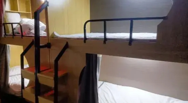 Кровать в общем номере (мужской номер) Ailian Boutique Hotel