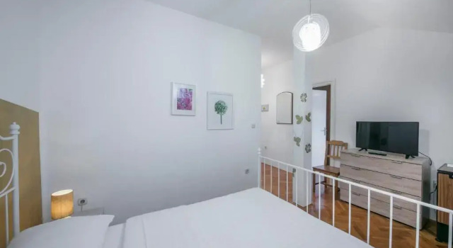 Villa Kredo, Забронировать Вилла Бизнес-отели Мали-Лошиня, рядом с Пляж Чикат Дог, 4* 5*