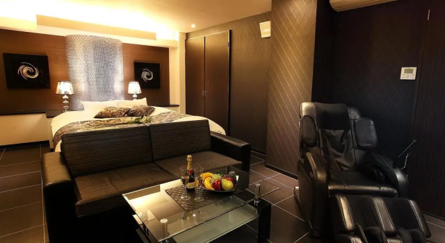 Hotel L’eclair - Adults Only, Rezerwuj Hotel Hotele w Chugoku z parkingiem, Parking