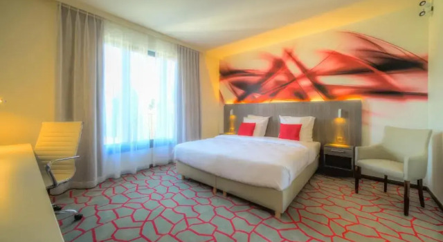 Двухместный номер Executive с балконом B&B HOTEL Mons Centre