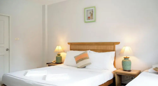 Двухместный номер Standard с балконом и с видом на бассейн Le Palm Hotel