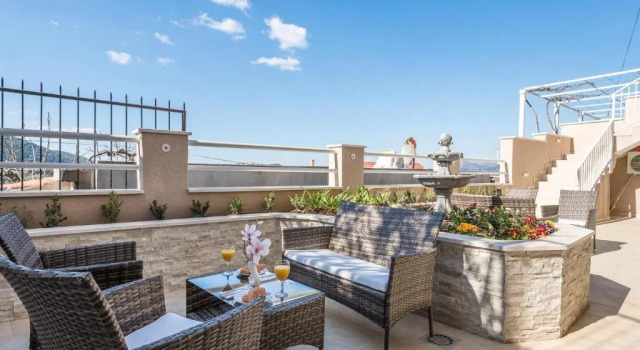 Апартаменты S & V Deluxe Apartments