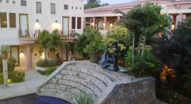 Las Sirenas Hotel & Condos, Book Hotel 4-stjernede hoteller i Roatan, 4*