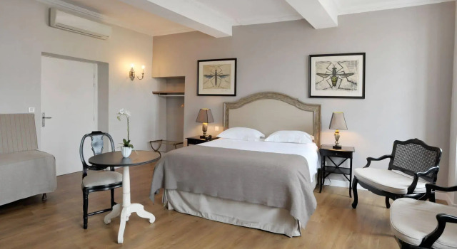 Hotel Restaurant Du Midi, Book Hotel Hoteller i Vaucluse med parkering, Parkering