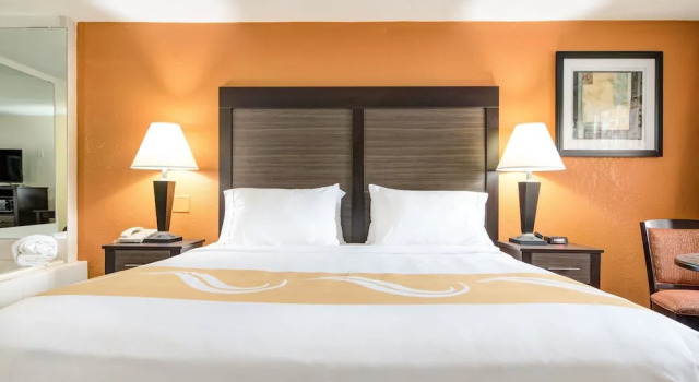 Двухместный номер Standard с балконом и с видом на горы Quality Inn Creekside - Downtown Gatlinburg
