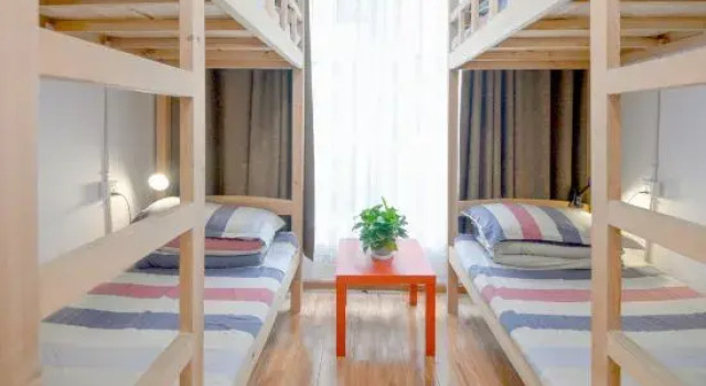 Кровать в общем номере (мужской номер) Baxi Youth Hostel