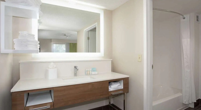 Люкс Hampton Inn & Suites Kansas City-Merriam