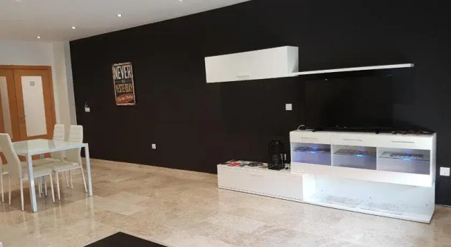Vivienda Reina Victoria, Забронировать Отель Уэльва Муниципалитет Уэльва, рядом с Церковь Ла-Милагроса