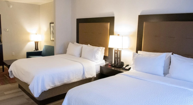 Четырёхместный люкс Holiday Inn Express & Suites Ironton by IHG