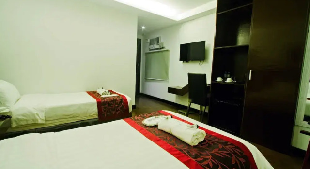 Camera Grand Facade Hotel