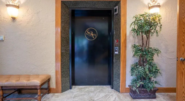 Oak Lane Escape - Branson - Resort Condo on Golf Course w/ Endless Amenities, Забронировать Курортный отель Отели Table Rock Lake с парковкой, Парковка
