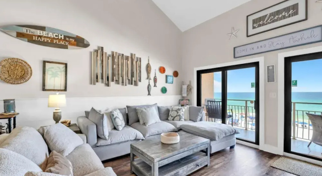 Вилла с балконом Crystal Villas 12B - Updated 2 Bedroom with Loft Beach Front Condo In the Heart of Destin