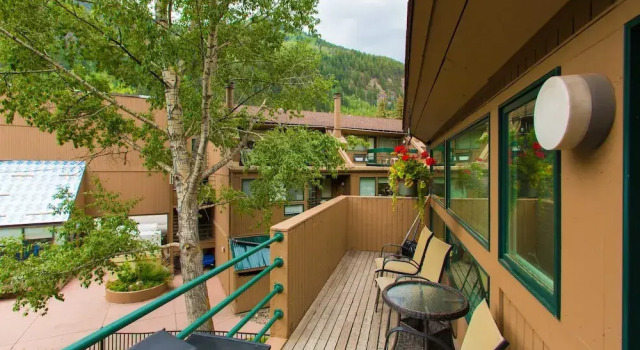 Gorgeous 2 Bedroom Sanctuary With Hot Tub, Забронировать Отель Вейл Roosevelt National Forest, рядом с Vail Racquet Club