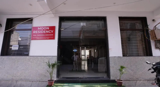 Hotel Moon Residency - Dwarka Sector 21 Metro Station, Забронировать Отель район Дварка Нью-Дели