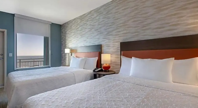 Четырёхместный люкс с балконом и с видом на океан Home2 Suites Galveston, Tx